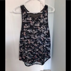 Lululemon workout top